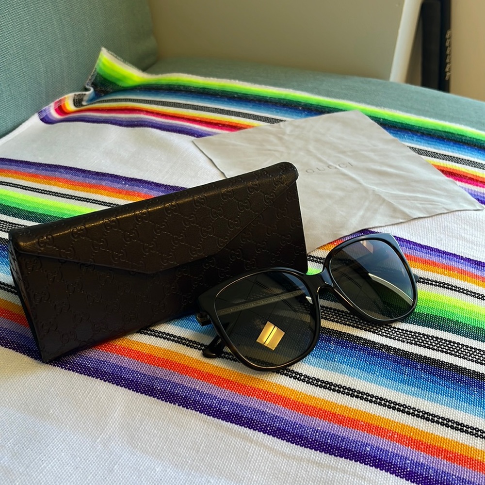 GUCCI sunglasses 😎 brown gucci womens sunglasses with case and cleaning towel